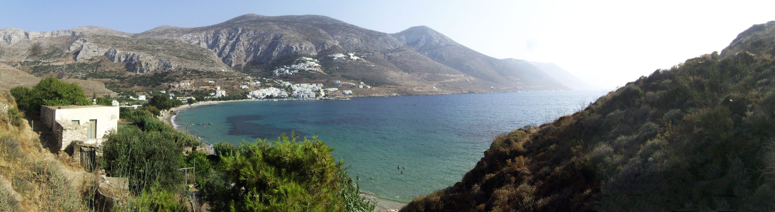 Vista della Baia di Aegiali ad Amorgos
